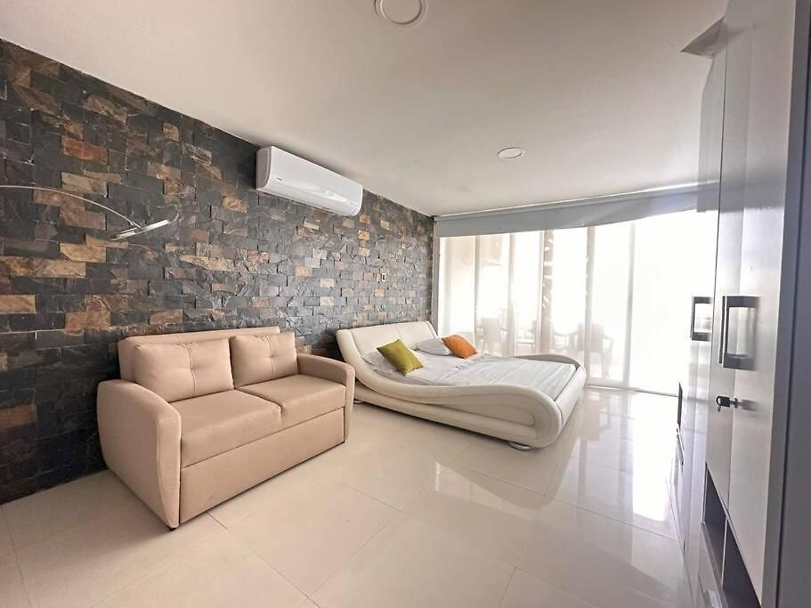 Prime Location: Fully Equipped Loft In El Laguito Cartagena
