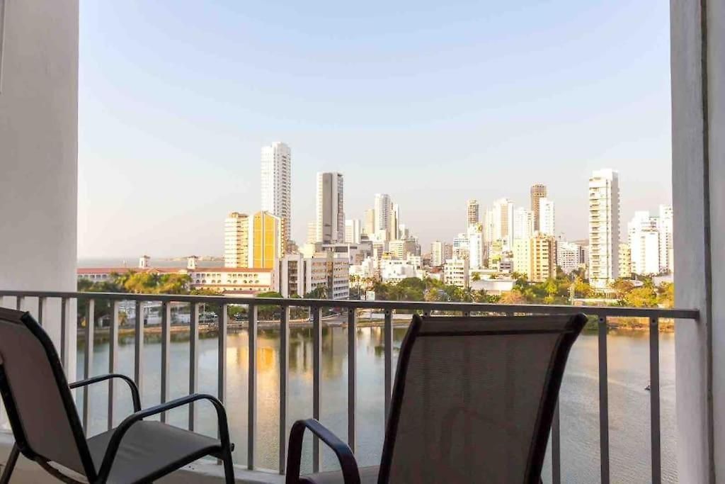 Prime Location: Fully Equipped Loft In El Laguito Apartamento Cartagena