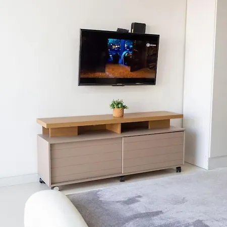 Prime Location: Fully Equipped Loft In El Laguito Apartamento
